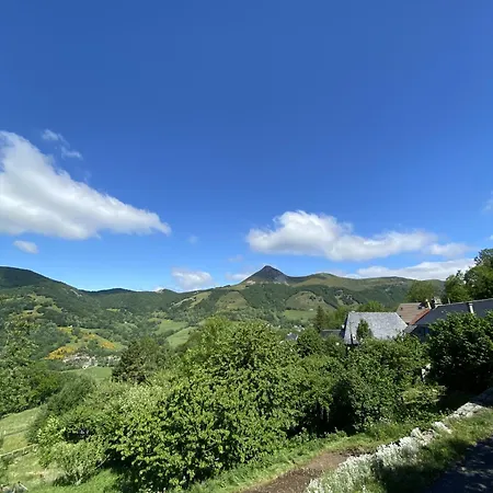Aux Gardes Aux Pieds Des Montagnes Ferienhaus